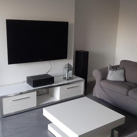 Dom Dabrowka Poznan Apartamento Paledzie Exterior foto