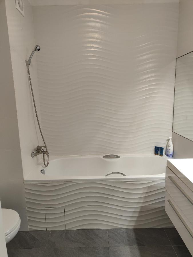 Dom Dabrowka Poznan Apartamento Paledzie Exterior foto