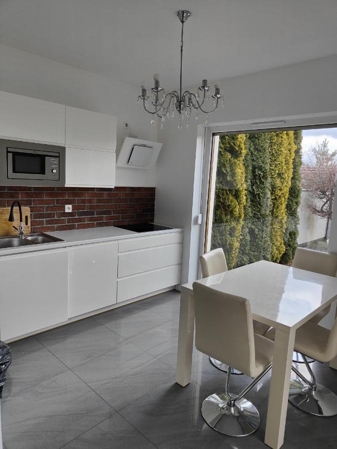 Dom Dabrowka Poznan Apartamento Paledzie Exterior foto
