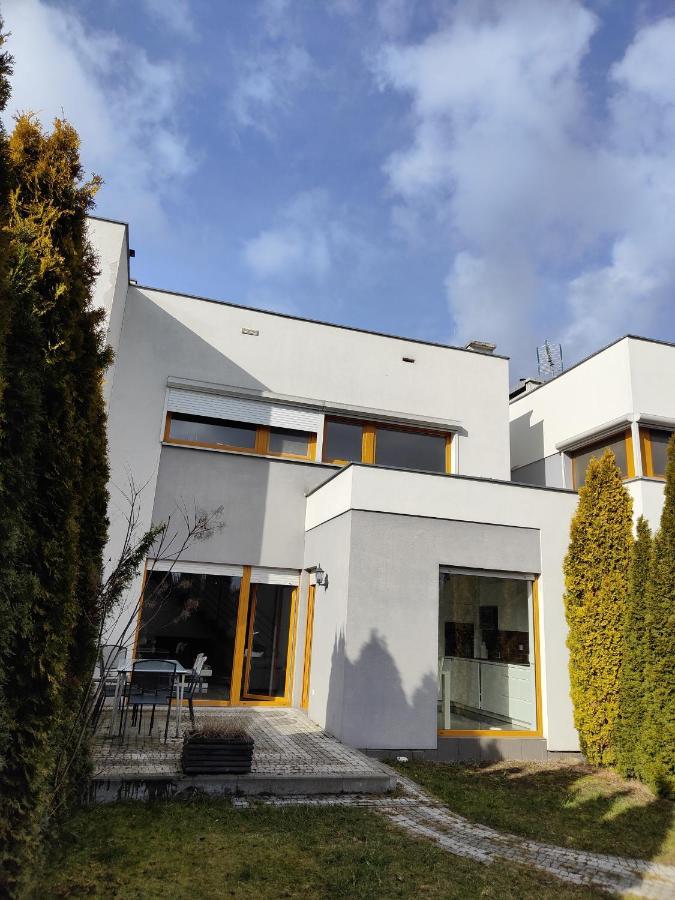 Dom Dabrowka Poznan Apartamento Paledzie Exterior foto