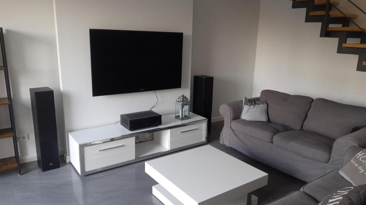 Dom Dabrowka Poznan Apartamento Paledzie Exterior foto