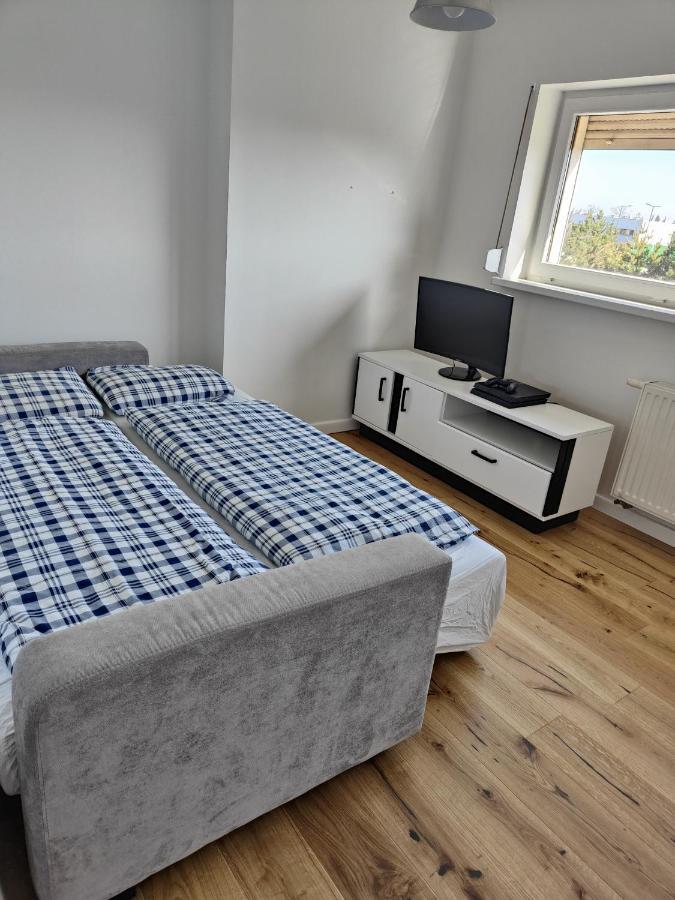 Dom Dabrowka Poznan Apartamento Paledzie Exterior foto