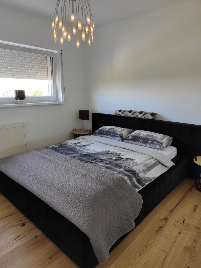 Dom Dabrowka Poznan Apartamento Paledzie Exterior foto